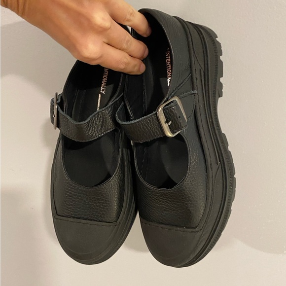NWOT Intentionally Blank Courtney Lug Sole
Mary Jane size 39 size 8.5 - Picture 10 of 15